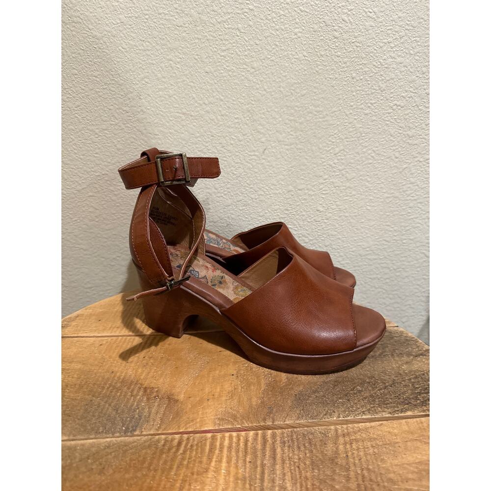 b.o.c. Brown Leather Ankle Strap Sandals